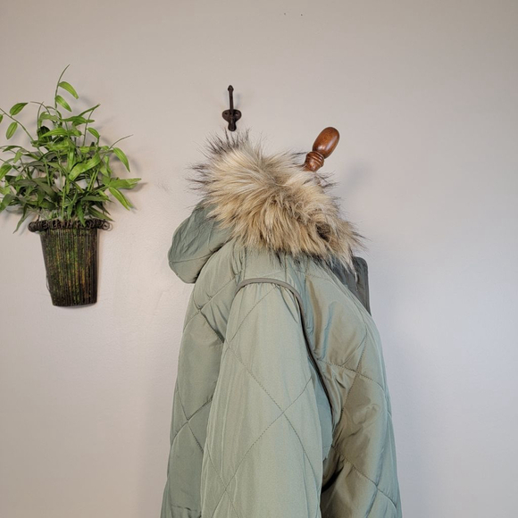 American Eagle Diamond Quilted Puffer Green Faux Fur Hood AE M Jacket Coat - Picture 13 of 13
